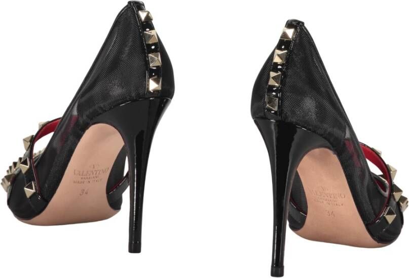 Valentino Garavani Pumps met studs en mesh met spitse neus