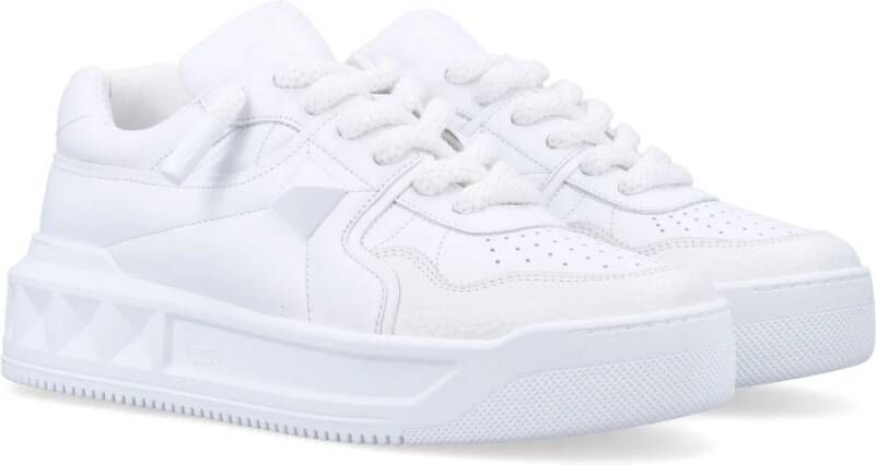 Valentino Garavani Stijlvolle Sneaker met Stud Detailing White Heren