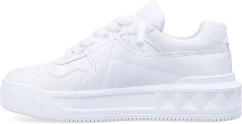 Valentino Garavani Stijlvolle Sneaker met Stud Detailing White Heren