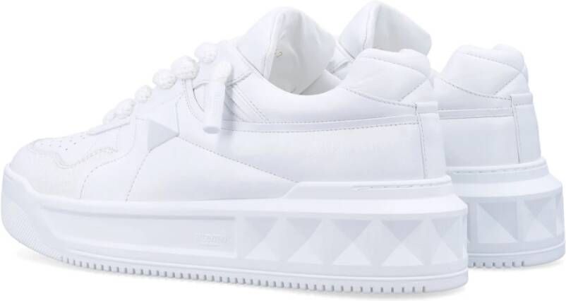 Valentino Garavani Stijlvolle Sneaker met Stud Detailing White Heren