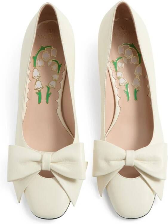 Valentino Garavani Witte Flat Shoes met V-Logo