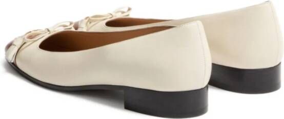 Valentino Garavani Witte platte schoenen met kwastdetail