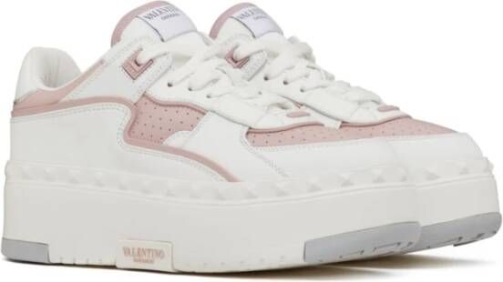 Valentino Garavani Witte Sneakers voor een stijlvolle look
