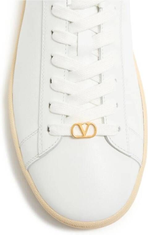 Valentino Garavani Witte Sneakers voor een stijlvolle look