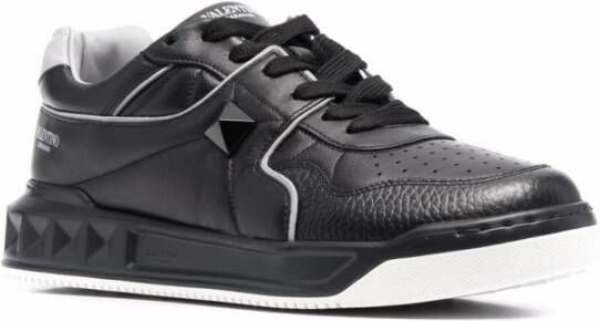 Valentino Garavani Zwarte Leren Sneakers Gepolijste Afwerking