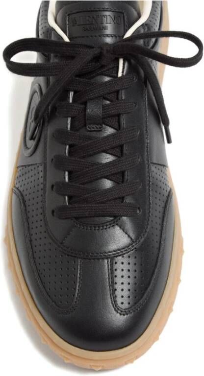 Valentino Garavani Zwarte Sneakers met Stijlvol Ontwerp