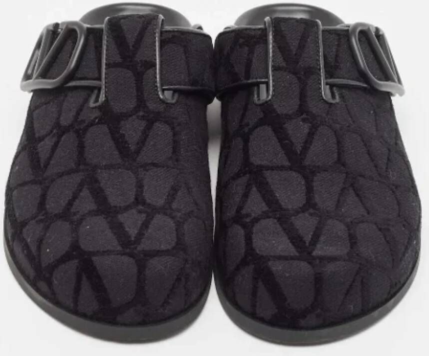 Valentino Vintage Pre-owned Fabric mules Black Dames
