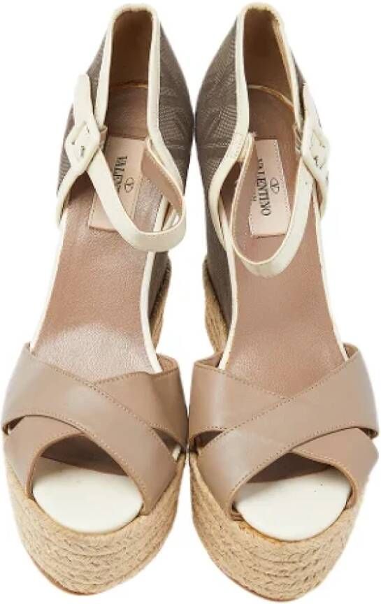 Valentino Vintage Pre-owned Fabric sandals Beige Dames