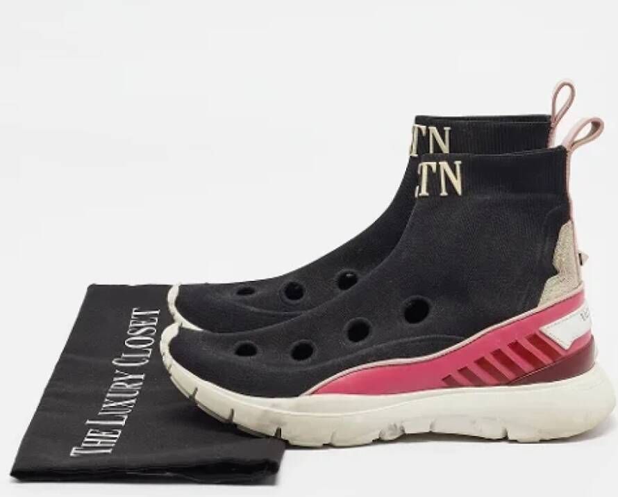 Valentino Vintage Pre-owned Fabric sneakers Black Dames