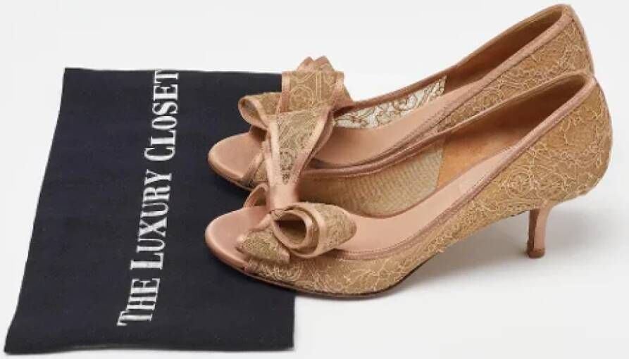 Valentino Vintage Pre-owned Lace heels Beige Dames