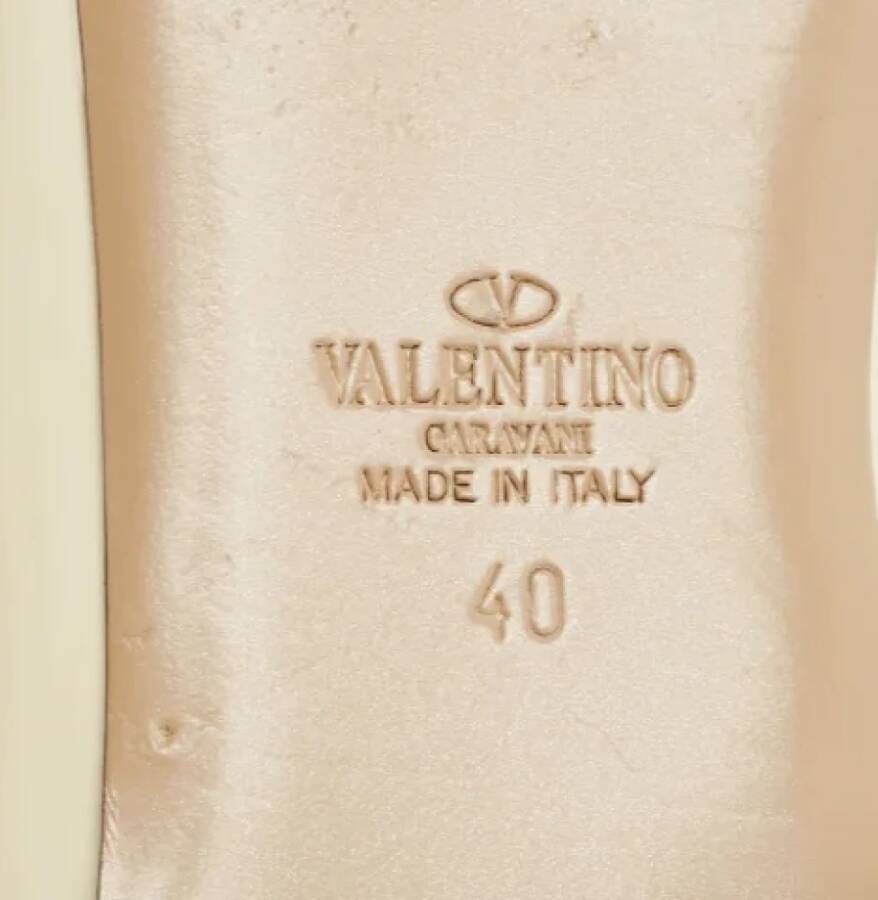 Valentino Vintage Pre-owned Leather flats Beige Dames