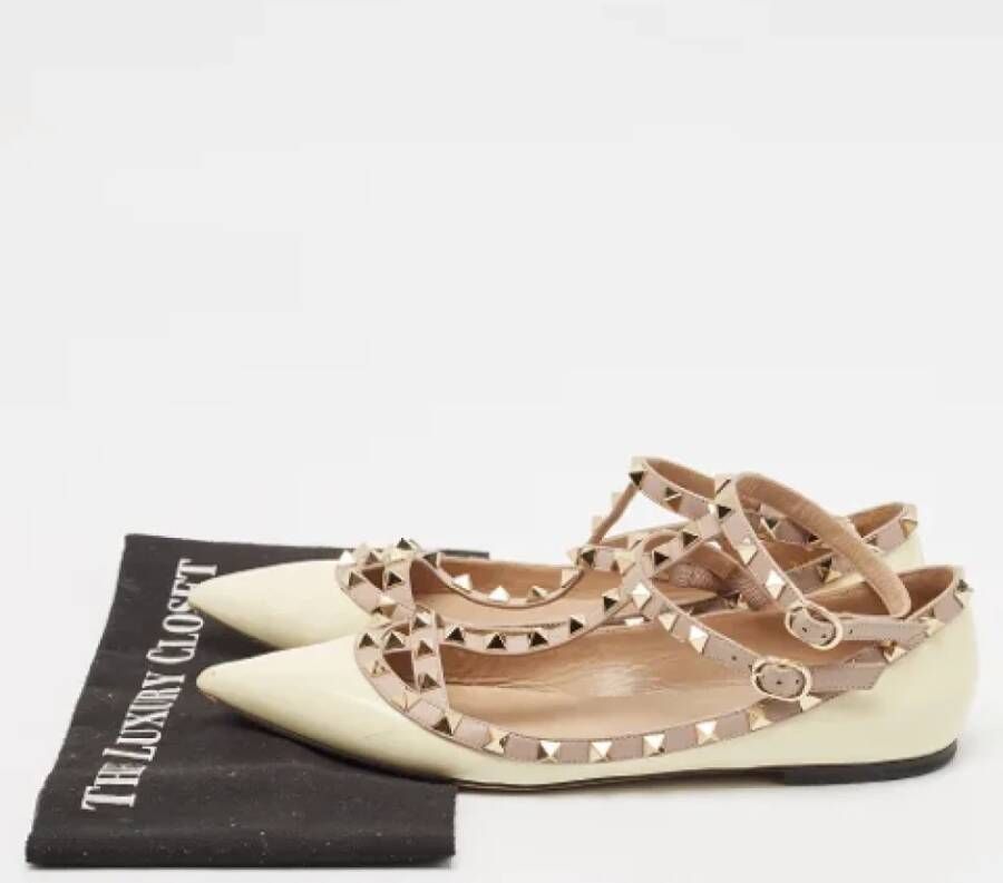Valentino Vintage Pre-owned Leather flats Beige Dames
