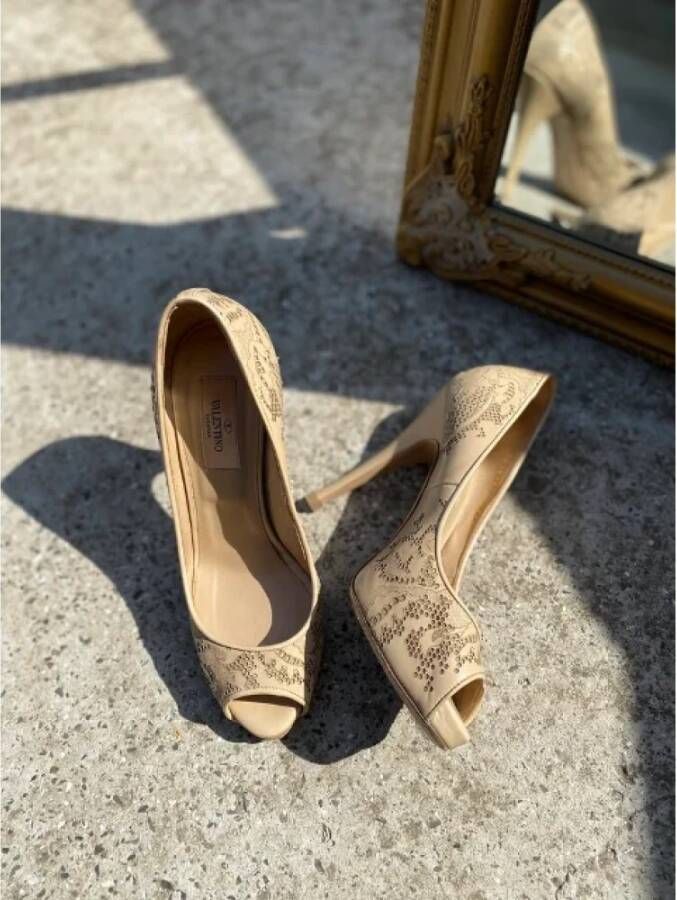 Valentino Vintage Pre-owned Leather heels Beige Dames