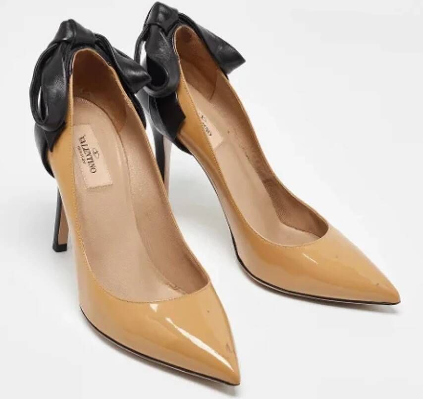 Valentino Vintage Pre-owned Leather heels Beige Dames