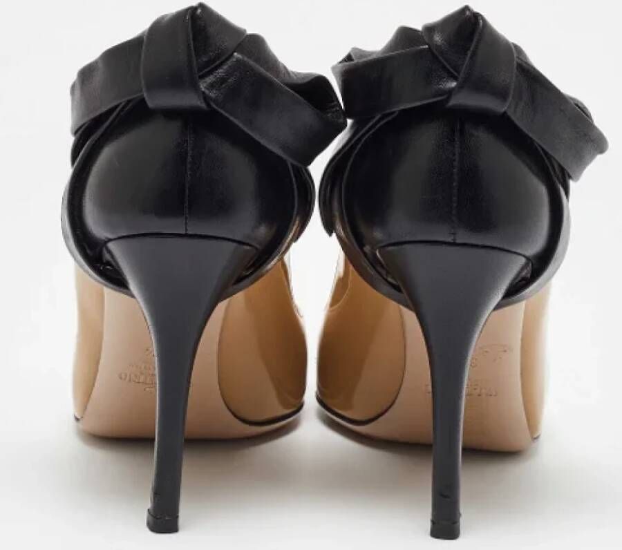 Valentino Vintage Pre-owned Leather heels Beige Dames