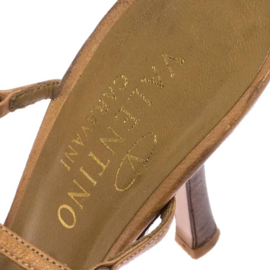 Valentino Vintage Pre-owned Leather sandals Beige Dames