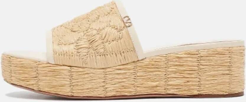 Valentino Vintage Pre-owned Leather sandals Beige Dames