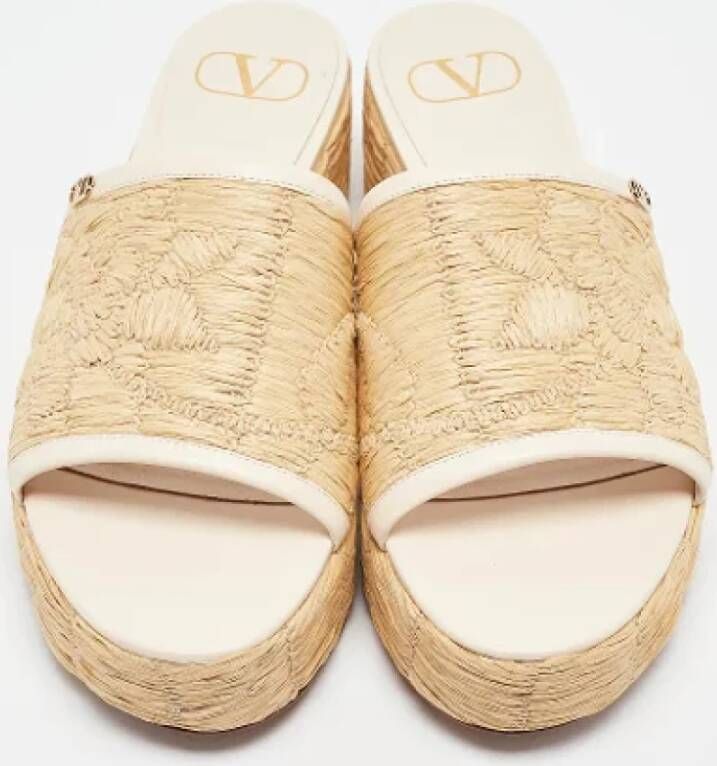 Valentino Vintage Pre-owned Leather sandals Beige Dames