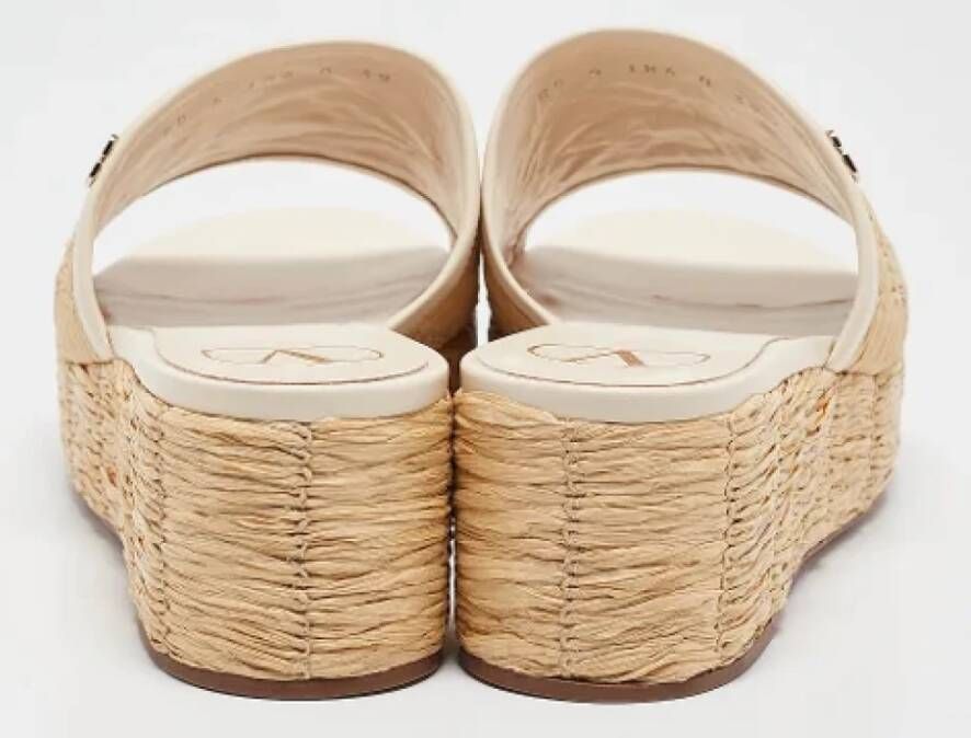 Valentino Vintage Pre-owned Leather sandals Beige Dames