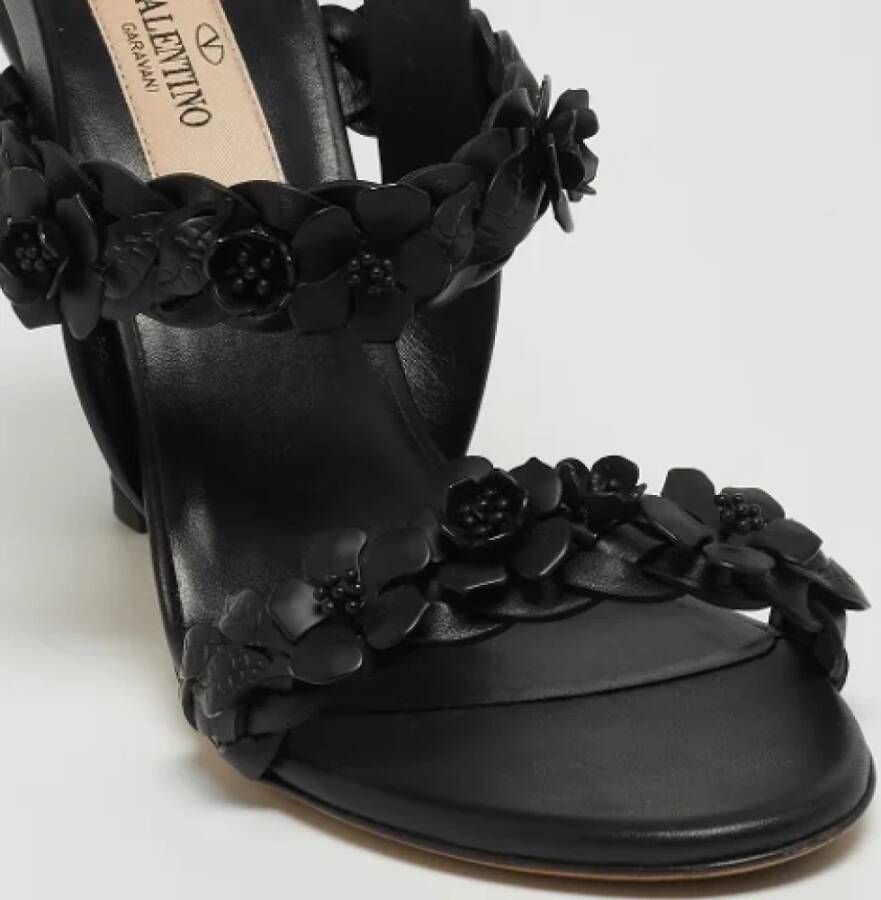 Valentino Vintage Pre-owned Leather sandals Black Dames