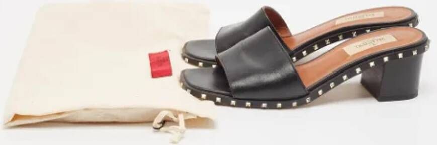 Valentino Vintage Pre-owned Leather sandals Black Dames