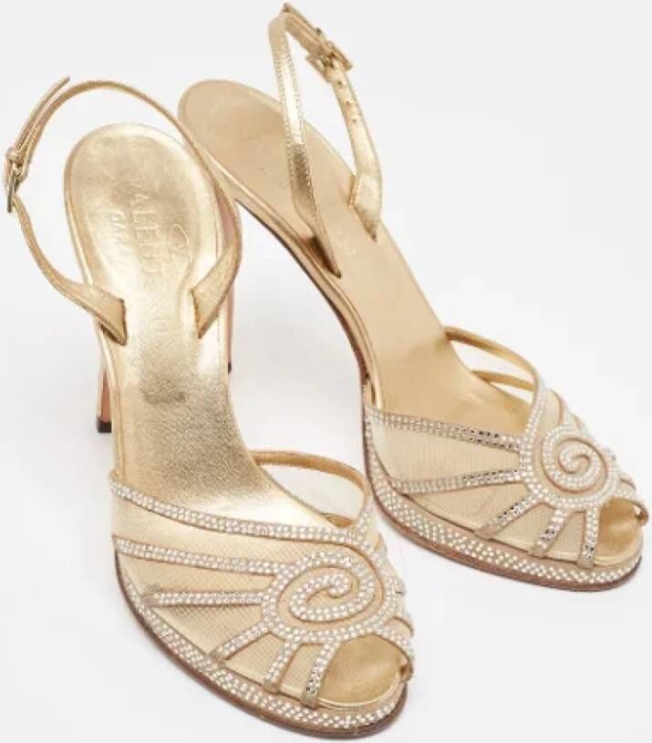 Valentino Vintage Pre-owned Leather sandals Yellow Dames