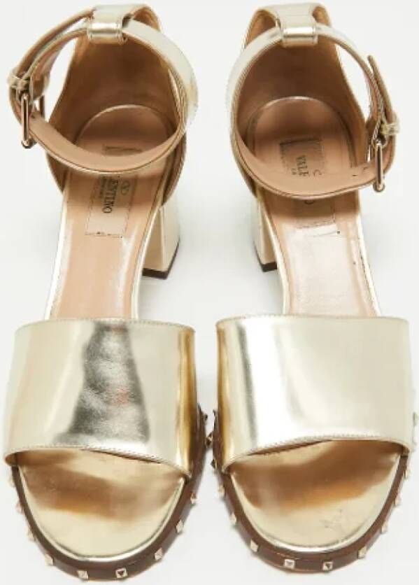 Valentino Vintage Pre-owned Leather sandals Yellow Dames