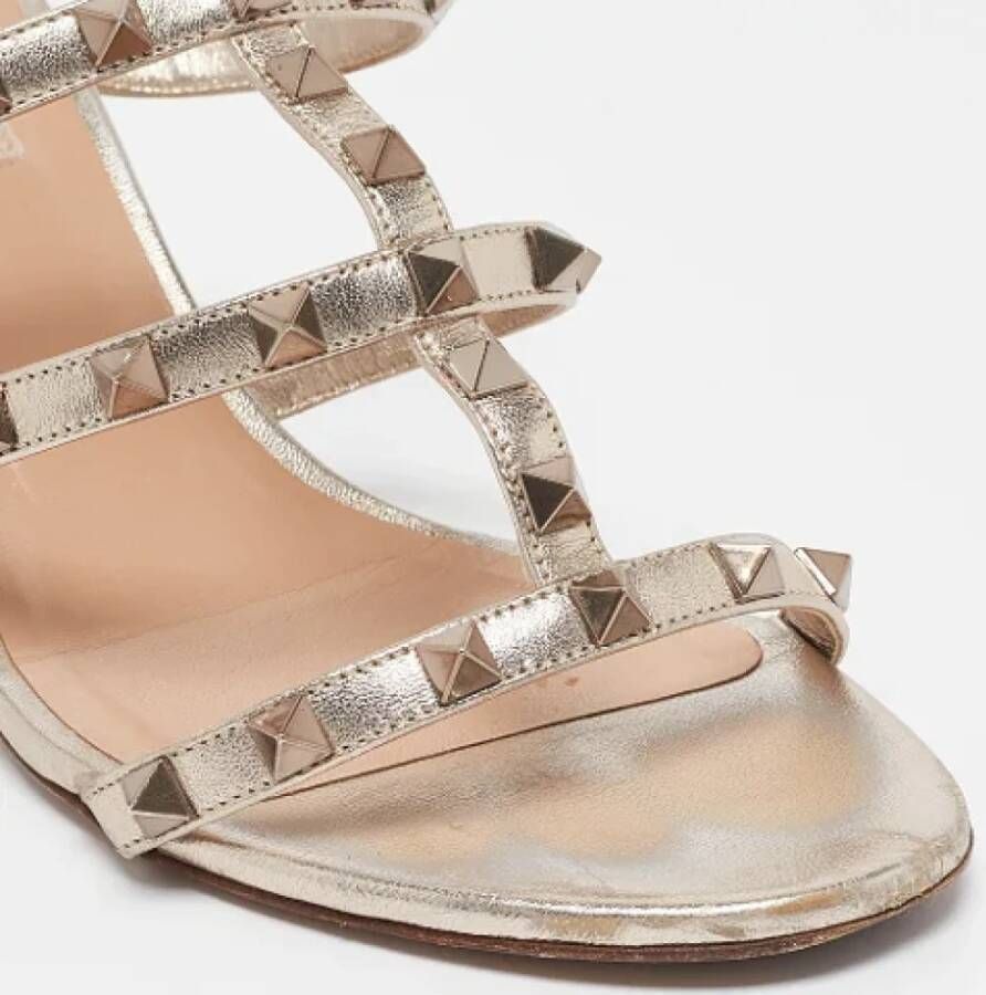 Valentino Vintage Pre-owned Leather sandals Yellow Dames