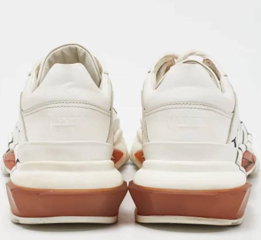 Valentino Vintage Pre-owned Leather sneakers Beige Dames
