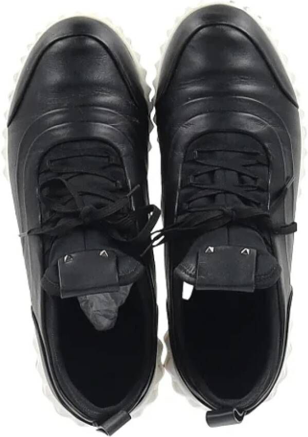 Valentino Vintage Pre-owned Leather sneakers Black Heren