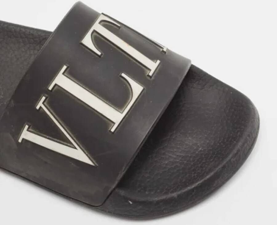 Valentino Vintage Pre-owned Rubber flats Black Dames