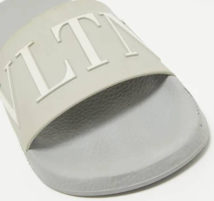Valentino Vintage Pre-owned Rubber sandals Gray Dames