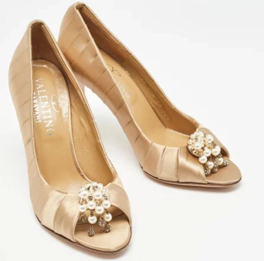 Valentino Vintage Pre-owned Satin heels Beige Dames