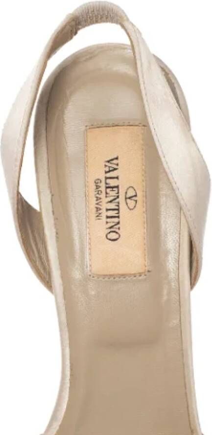 Valentino Vintage Pre-owned Satin sandals Beige Dames