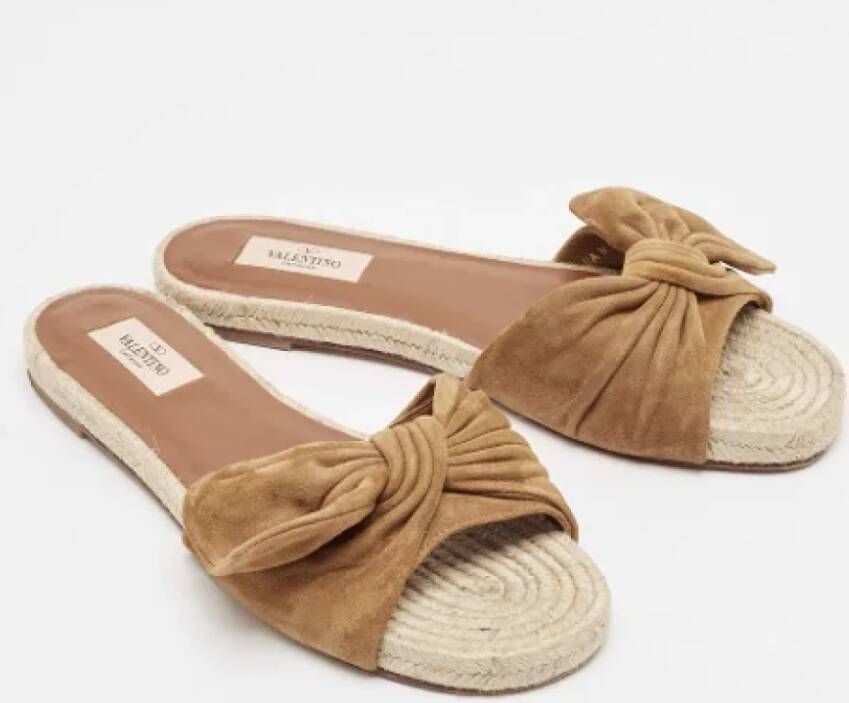 Valentino Vintage Pre-owned Suede flats Brown Dames
