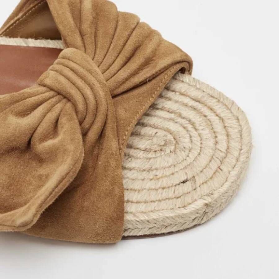 Valentino Vintage Pre-owned Suede flats Brown Dames