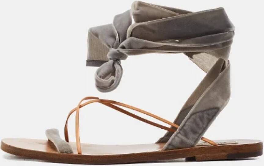 Valentino Vintage Pre-owned Velvet sandals Gray Dames