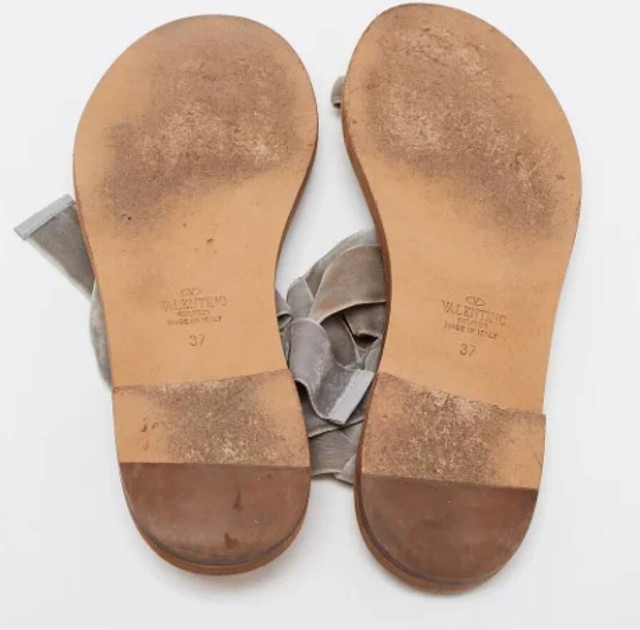 Valentino Vintage Pre-owned Velvet sandals Gray Dames