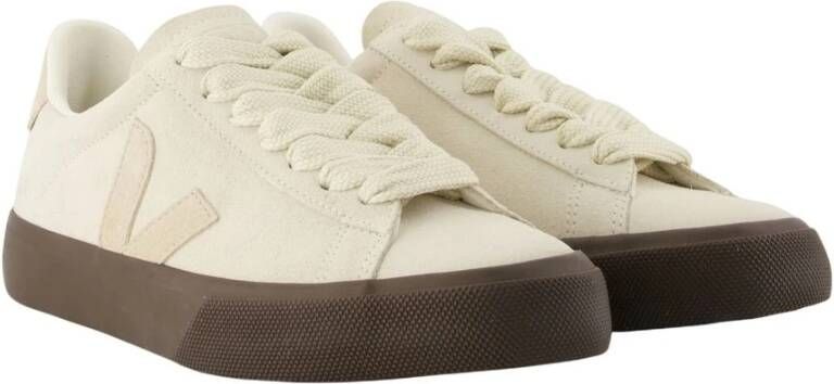 Veja Gedurfde Leren Sneakers Neutrale Kleuren