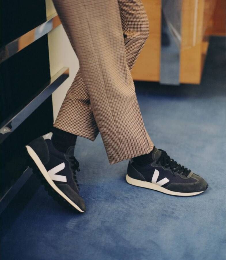 Veja Zwarte Alveomesh Sneakers met Duurzame Materialen Zwart Heren