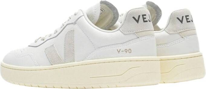 Veja Traced Leather Sneakers in Extra Wit White Dames