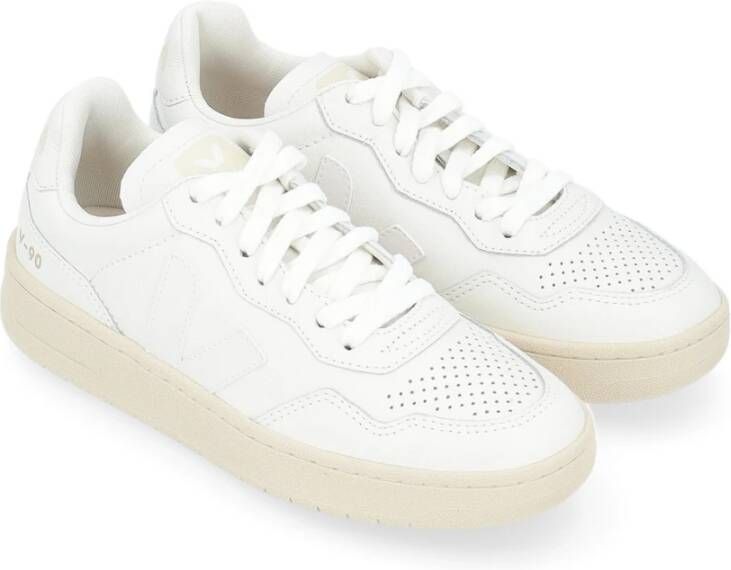 Veja Witte Leren Geperforeerde Neus Sneaker White Dames