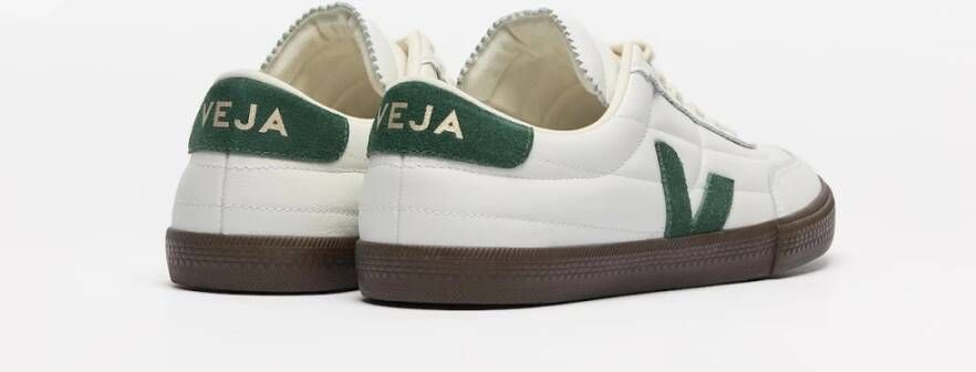 Veja Witte leren sneakers met Cyprus adelaar