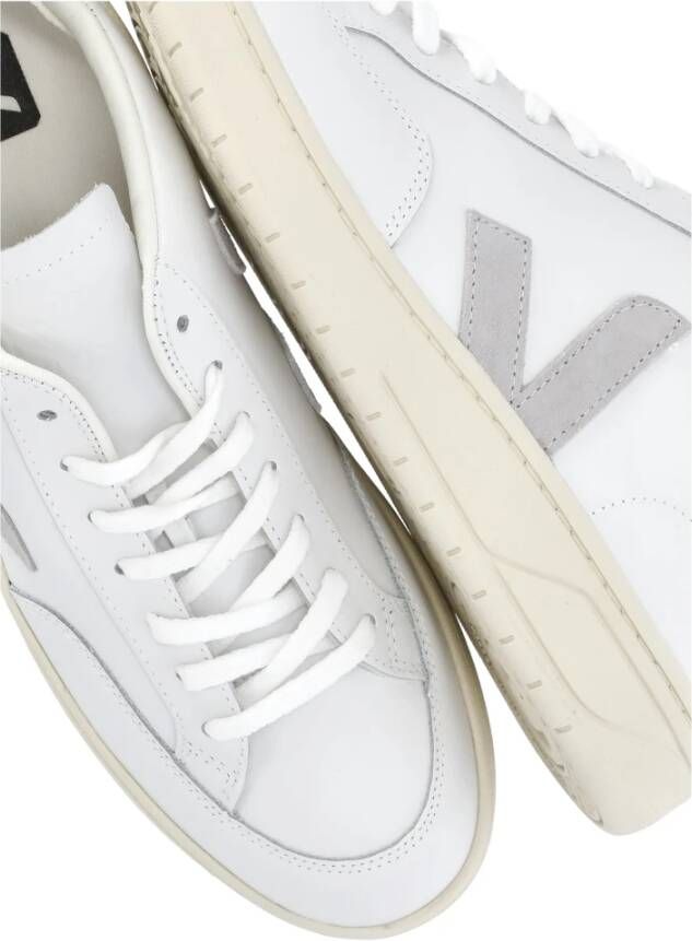 Veja Witte Leren Sneakers Ronde Neus Logo White Heren