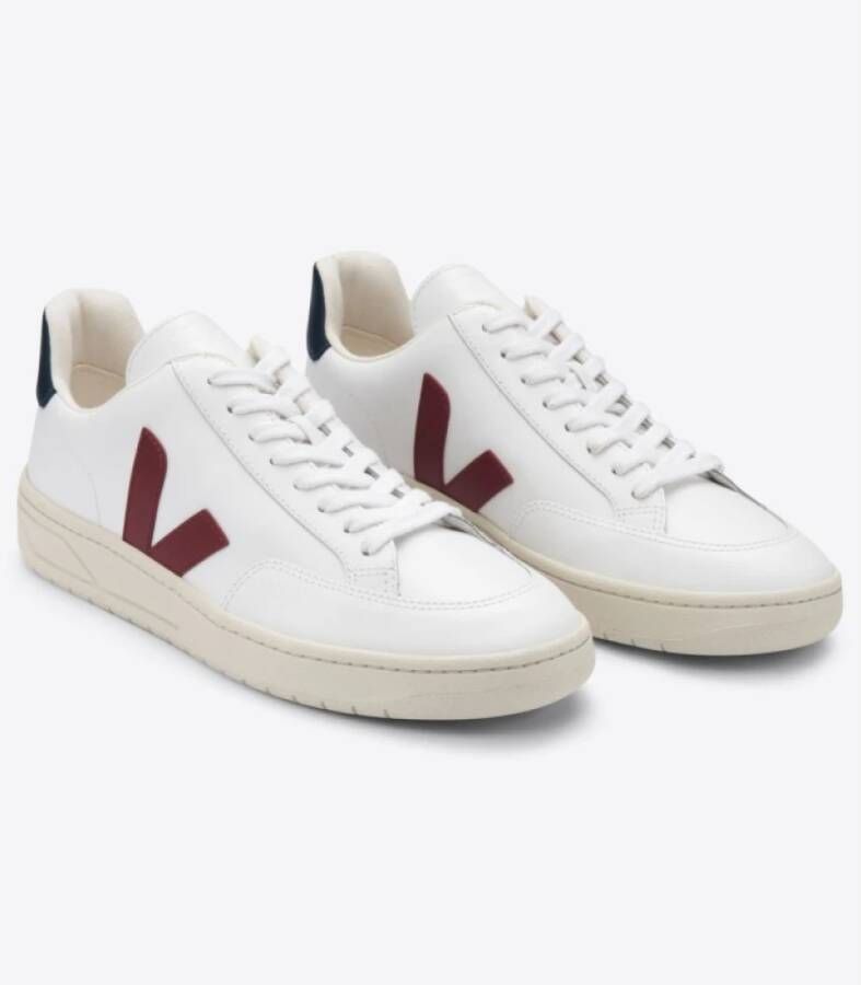 Veja Witte Sneakers met Bordeaux V-Detail White Heren