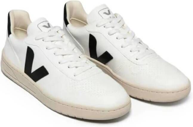 Veja Witte Sneakers met Zwarte V-Detail White Dames