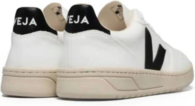 Veja Witte Sneakers met Zwarte V-Detail White Dames