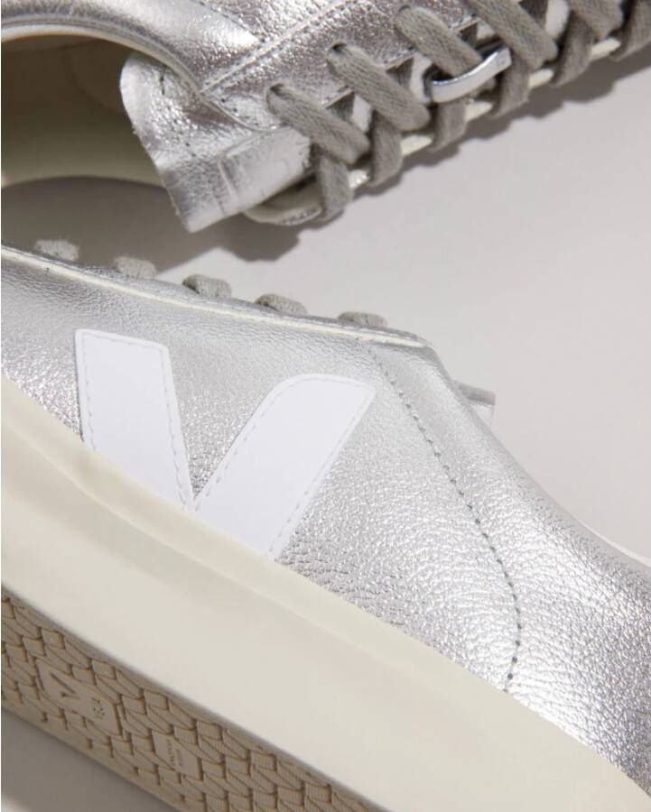 Veja Zilveren Ronde Neus Leren Sneakers Gray Dames