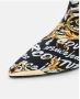 Versace Jeans Couture Glamour Tronchetto met barokdruk en punt afgewerkt met een Logottel 73V3S51-Zs371 zwart goud Zwart Dames - Thumbnail 4