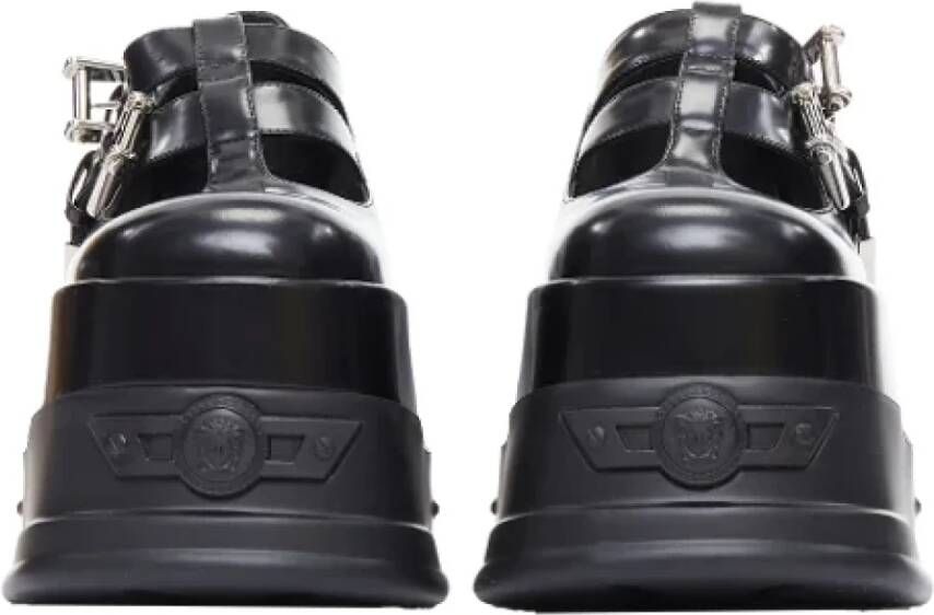 Versace Pre-owned Leather flats Black Dames